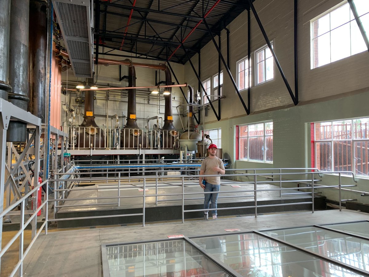 DistilledSpirit's tweet photo. While across the pond, members of team DISCUS stopped by @BeefeaterLondon,  where they learned more about their distilling process &amp; the traditional recipe that dates back to 1850.

#DYK that they produce the Gin in London and then ship it to Scotland for bottling? #LifeAtDISCUS https://t.co/EyALI3zxE1