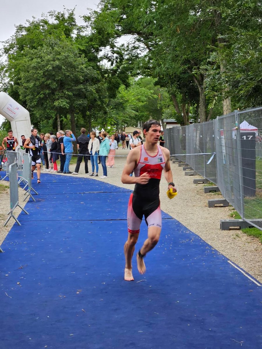 UTTroyes's tweet photo. 👏Félicitations à Adam Debordeaux #UTTien pour son classement à la 3ème place du championnat de France Universitaire de Triathlon ! 👉https://t.co/rsOL0zFrcy #GoUTT #sport #UTTroyes https://t.co/9omX1t6l0L