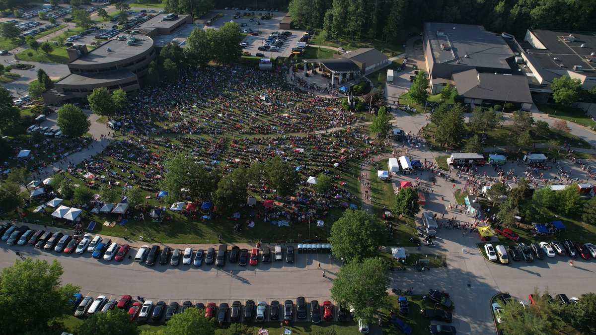 cityofmentor's tweet photo. The numbers are in for our Fourth of July celebration!
10,900 - Number of attendees on amphitheater grounds

25,600 - Number of attendees on  main fireworks viewing grounds (Civic Center complex and Mentor High School)

163 minutes - Average dwell time https://t.co/oVvTn33Uj9