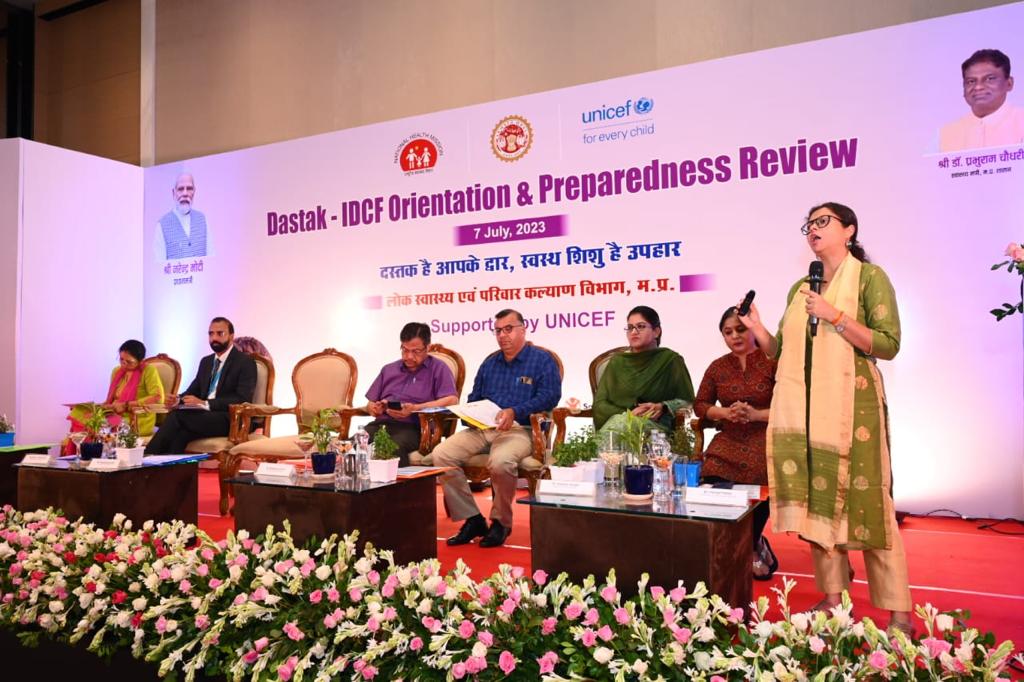 दस्तक अभियान के प्रभावी क्रियान्वयन किये जाने हेतु आज  भोपाल मे स्वास्थ्य आयुक्त की अध्यक्षता मे उन्मुखीकरण कार्यशाला एवं समीक्षा बैठक का आयोजन किया गया। कार्यशाला में  मिशन संचालक एन एच एम द्वारा अपनी अपेक्षाएँ जिलों से आएं प्रतिनिधियों से साझा की ...