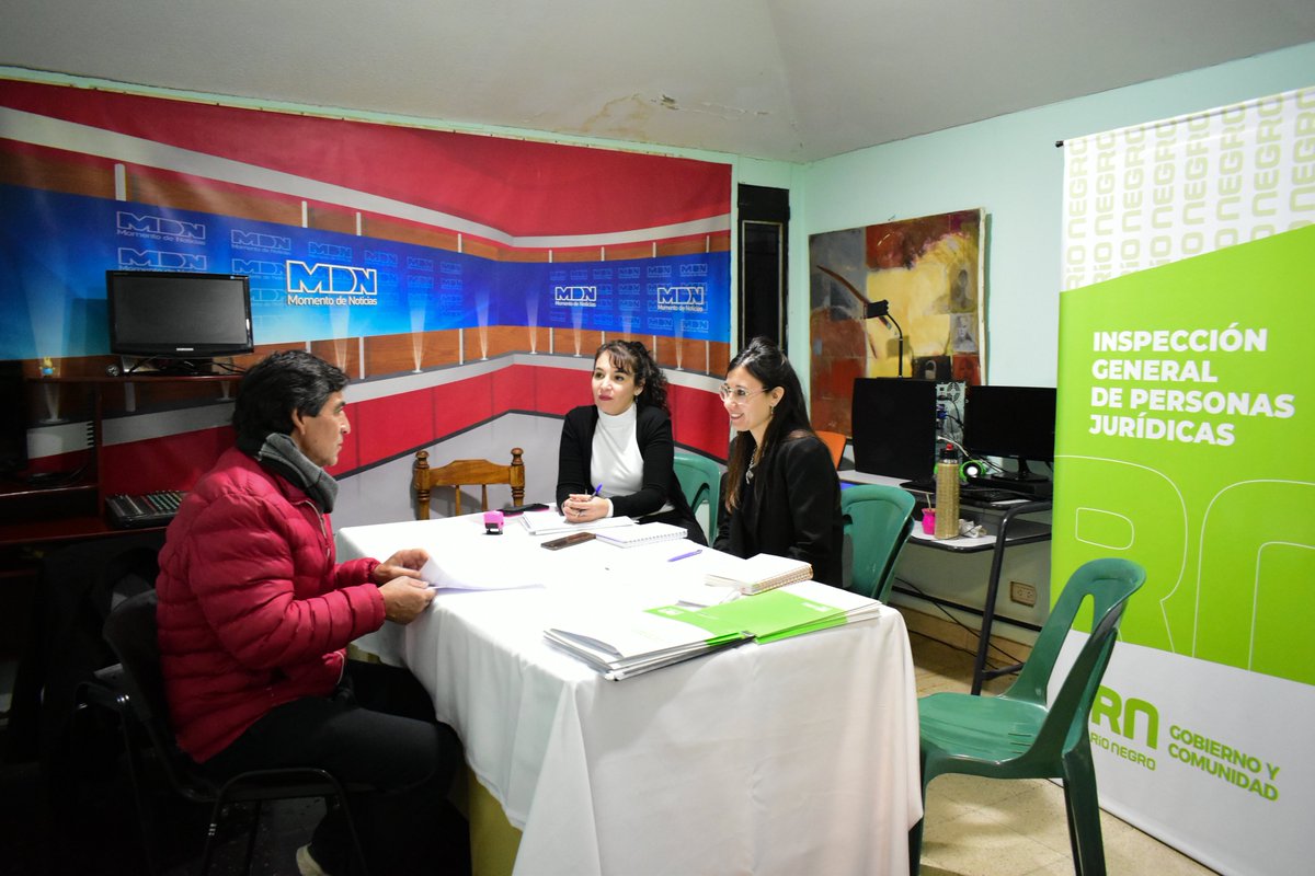 #RíoColorado ✅Desde ayer estamos con el equipo de #PersonasJurídicas de #ChoeleChoel en la ciudad brindando atención y asesoramiento a dirigentes de asociaciones civiles, clubes y fundaciones. ¡El Estado cerca! ✍️👩‍💻#Servicios #FortalecimientoInstitucional #ComunidadEnMunicipios