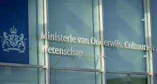 From studying a hybrid career to experiencing a hybrid one: from mid August I will start working as a Senior Policy Advisor at the Ministry of Education, Culture & Science in the team of talent and research culture. I'll still be working at CWTS as researcher and PhD coordinator.