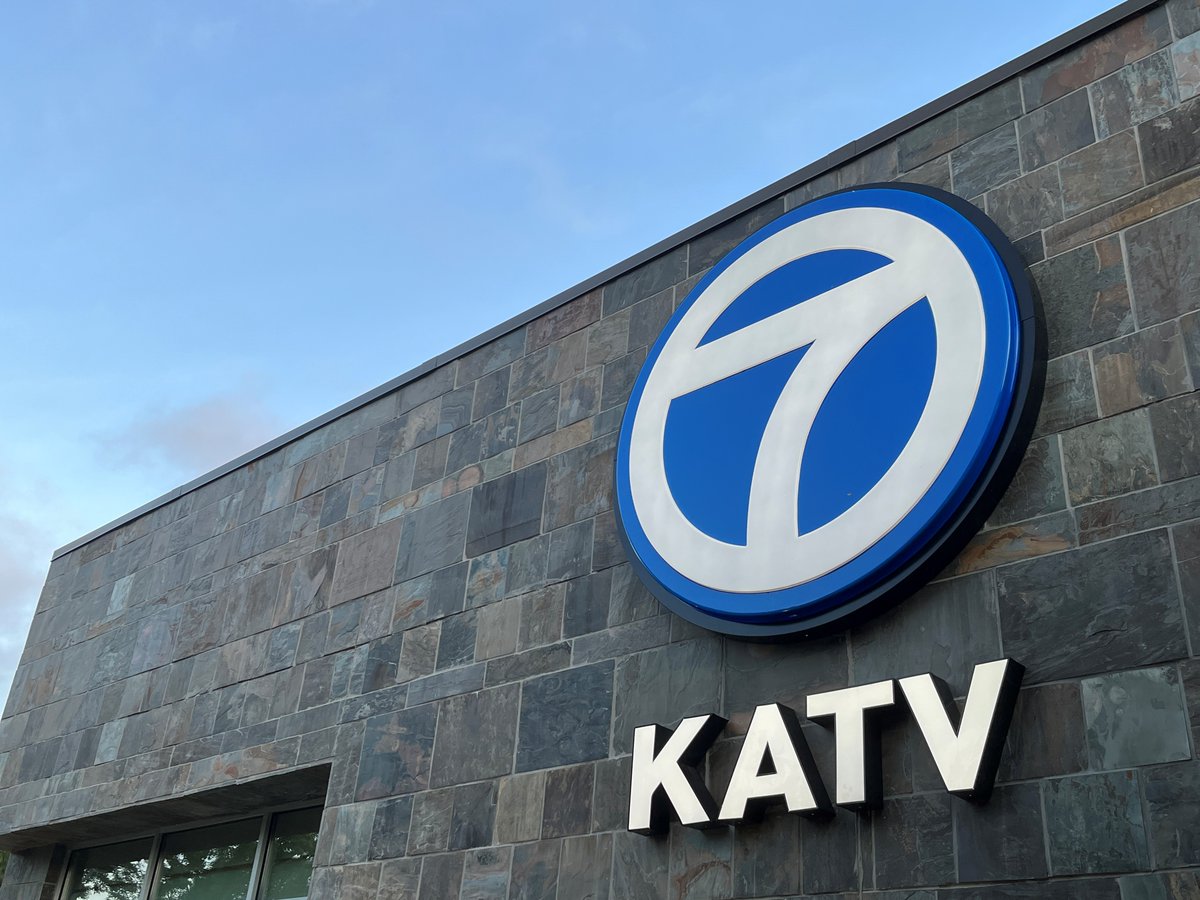 emmymidam's tweet photo. Kicking off the @emmymidam Gold &amp; Silver Circle media tour early this morning in Little Rock at @KATVnews on Daybreak. Thanks @HoustononTV &amp; @CassandraWebbTV for the chance to talk about the ceremony Saturday night at the @RobinsonCenter. Congrats to everyone! #EmmyMidAm https://t.co/vjPeuOuZgW