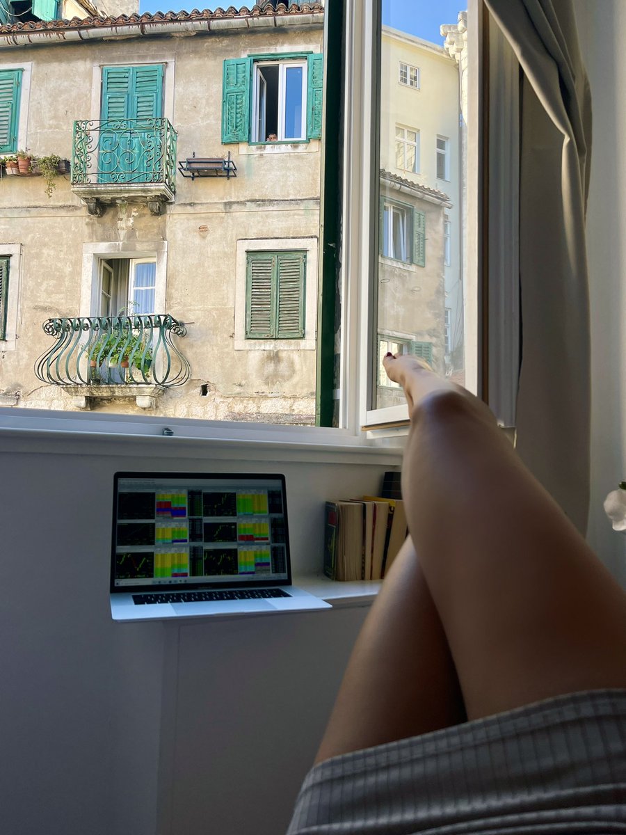 anyatrades's tweet photo. Stocks on high, legs in the sky https://t.co/cDRjnlEHRp