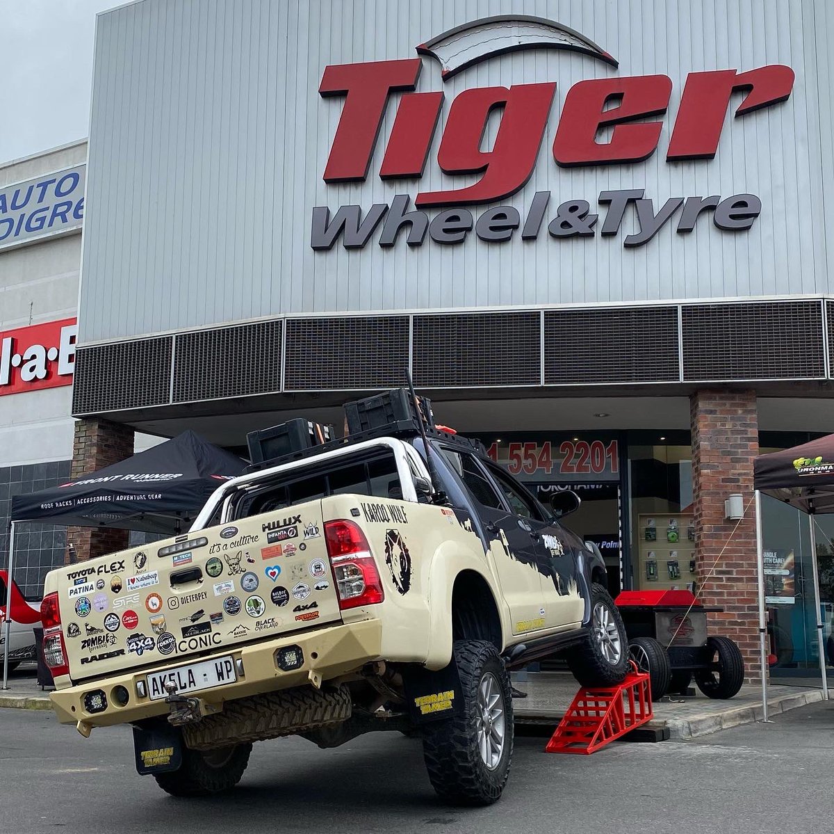 DieterPey's tweet photo. Flex Friday! 
🚙 @tigerwheelntyre 

Who flexed the best?

This was the first #flexfriday in collaboration with #tigerwheelntyre . Despite a bit of rain, it was a good day. We had some lekker flexing happening and even the #NP200 joined! https://t.co/z5J9JXnXUv
