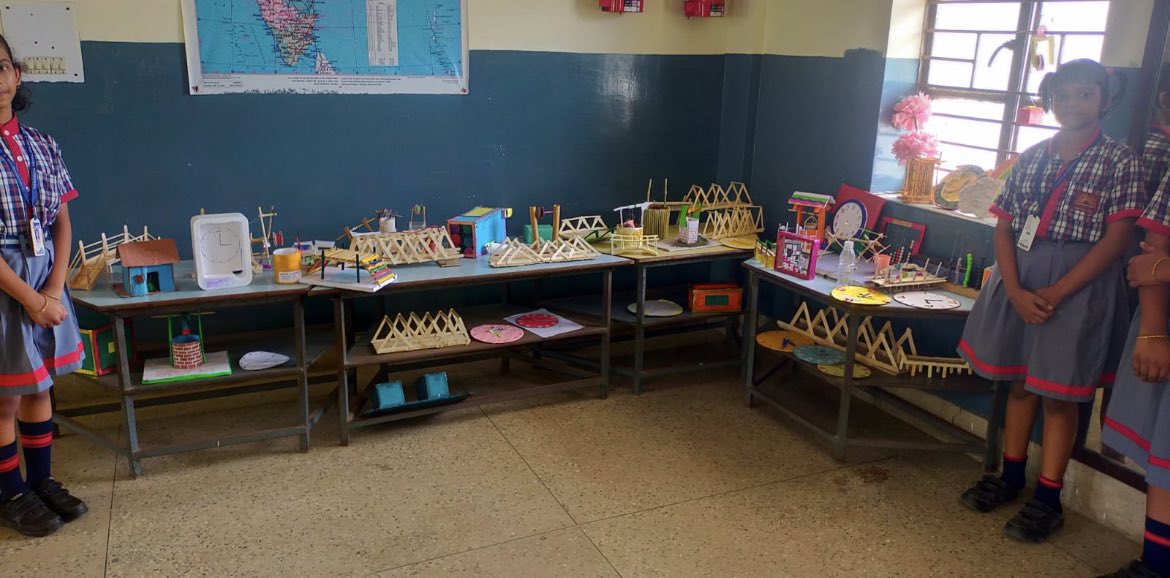 kv316064350's tweet image. 🌟📚 Students&apos; Summer Showcase! 🎨🔬Thrilled to unveil an amazing exhibition of projects crafted by our talented students during their summer break! From creative artwork to scientific experiments, these young minds have truly shone bright.🌟🌈
#StudentProjects #SummerVacationFun