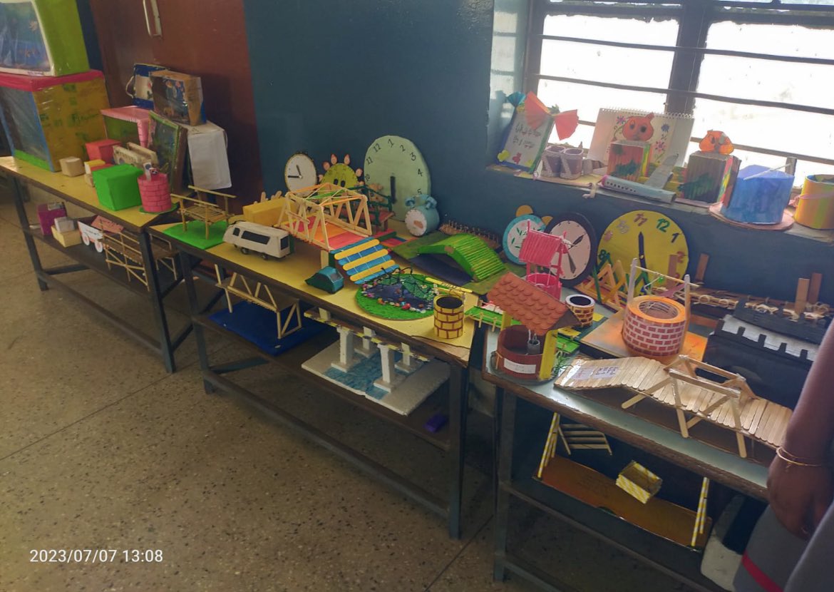 kv316064350's tweet image. 🌟📚 Students&apos; Summer Showcase! 🎨🔬Thrilled to unveil an amazing exhibition of projects crafted by our talented students during their summer break! From creative artwork to scientific experiments, these young minds have truly shone bright.🌟🌈
#StudentProjects #SummerVacationFun