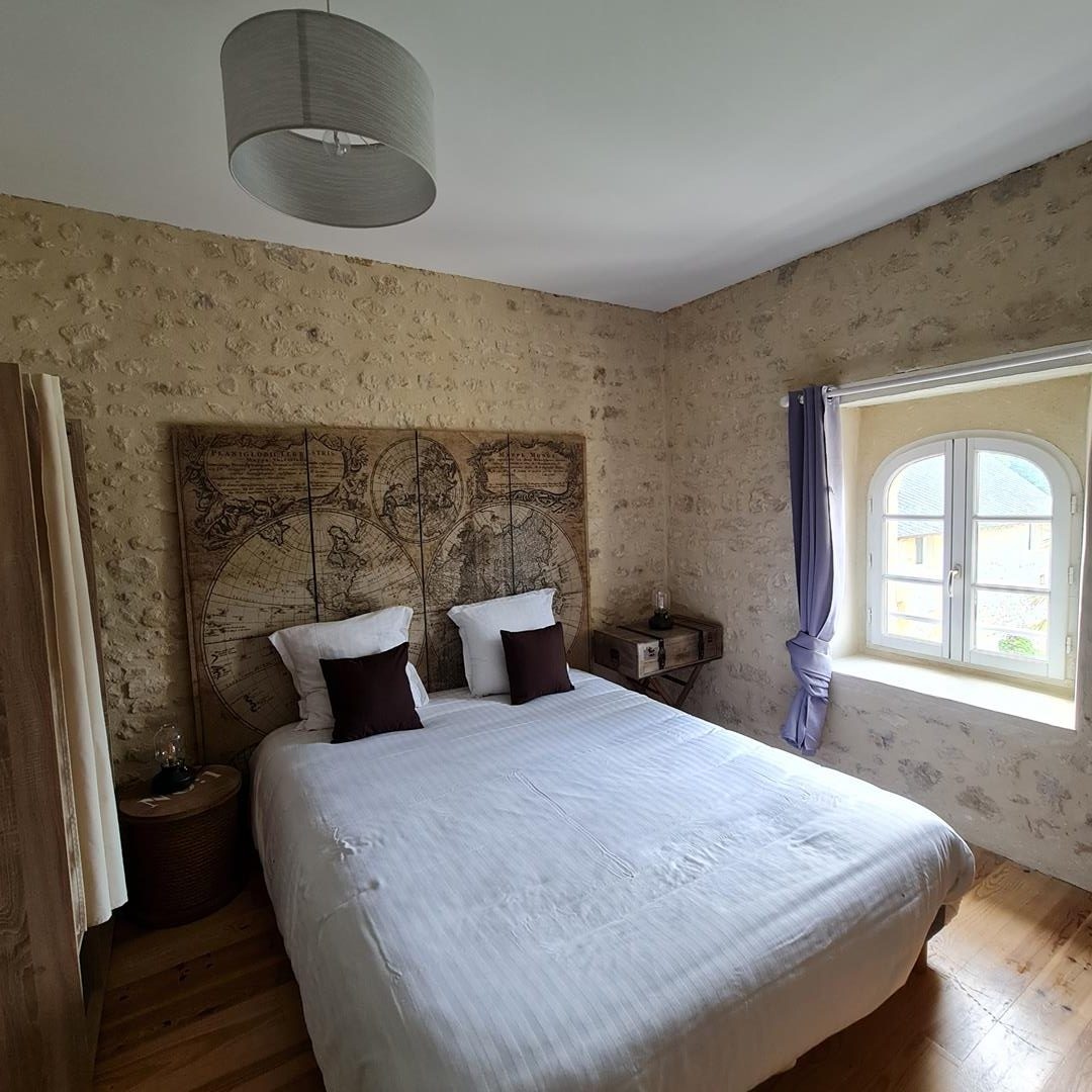 🏰 Caché à l’intérieur des terres, entre les champs et les pommiers, découvrez le Manoir des Marronniers ! Domaine du XVIIème en campagne, composé d’un parc bucolique et d’une élégante bâtisse. 

🛎 alma-heritage.com/domaine-histor…

#normandie #manoirdesmarronniers #almaheritage