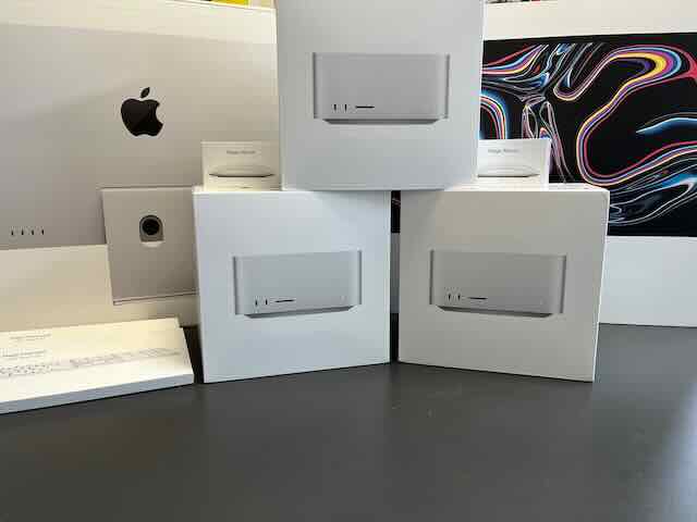 DATASERVICES31's tweet photo. Configuration #pao, livraison et installation de 3 belles stations de travail pour un client. Au menu : @AppleMac Studio M2 Max en 64Go et 1To, #Apple Studio Display, magic mouse, magic keyboard touch ID. Calibrations
@XRiteColor des écrans. #macOS https://t.co/fG03CG8glR