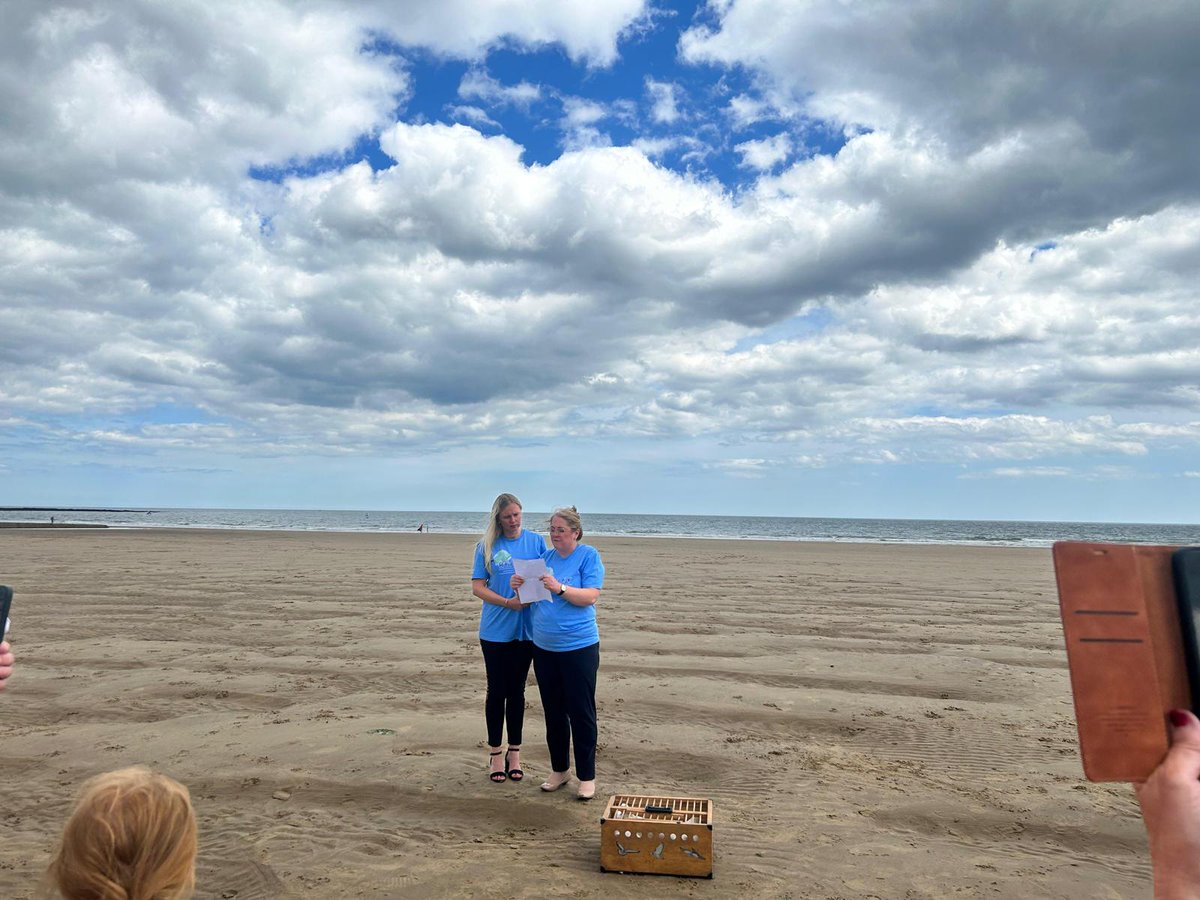 meso_sheffield's tweet photo. @meso_sheffield @_bethanytaylor presented at the @ReadleyMeso
Action Mesothelioma Day event #Sunderland
Beautiful blue skies for the dove release
@ActionMeso @AsbestosForum #amd23 #GoBlueForMeso #mesothelioma
#asbestos #cancer #Grief https://t.co/E210nC4pRq
