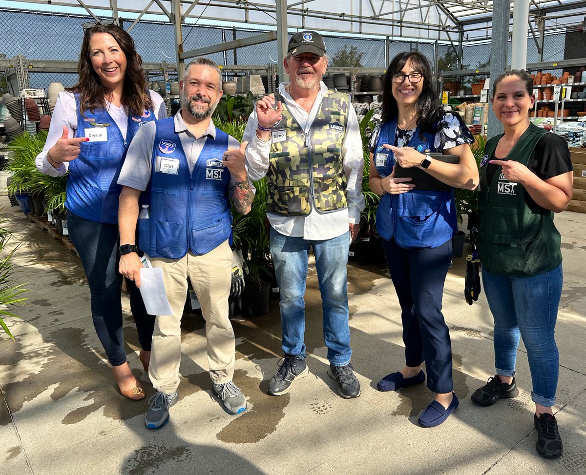 BradDiLeo's tweet photo. Some much deserved recognition during divisional walks at 1882. Shout out to Bud and Scott both receiving Service Stars and to Geno receiving #ThinkPurple recognition. Thanks for all you do! @Anthony_Battle1 @BellAnyae @josephcoscia5 @CrystalNeels @CaraMcintireR18 @lowes_mst https://t.co/moELtBj7tH