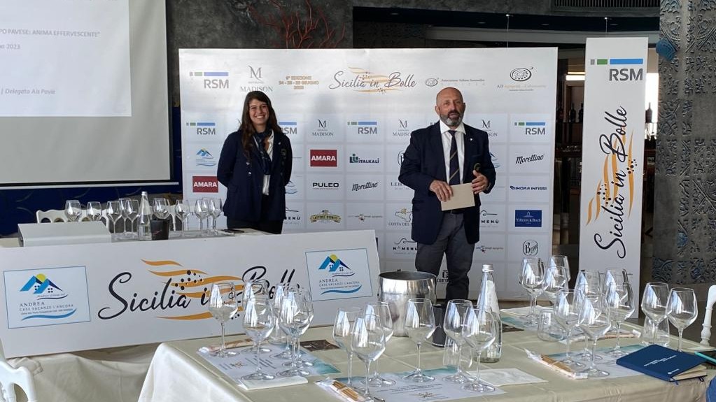 La nona edizione dell’atteso appuntamento ha avuto come location “Casa Barbadoro” nella Valle dei Templi di Agrigento e “Madison Restaurant” alla Scala dei Turchi di Realmonte.
#AisAgrigento #AisSicilia #EnoNews #Sicilia #siciliainbolle #spumanti

bit.ly/3raEzm2