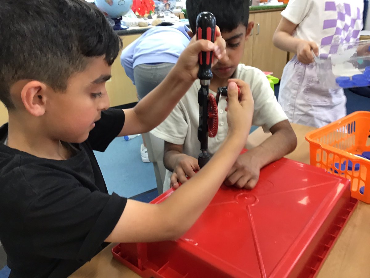 Greenacresyear3's tweet photo. We are in full production this afternoon getting our seed packets and watering cans ready for the summer fair. We are an environmentally friendly co. who are recycling and reusing in an effort to help our wonderful pollinators! B🐝🐝 Wild Sow and Grow! #GPAscience https://t.co/eO7oV8d6B9