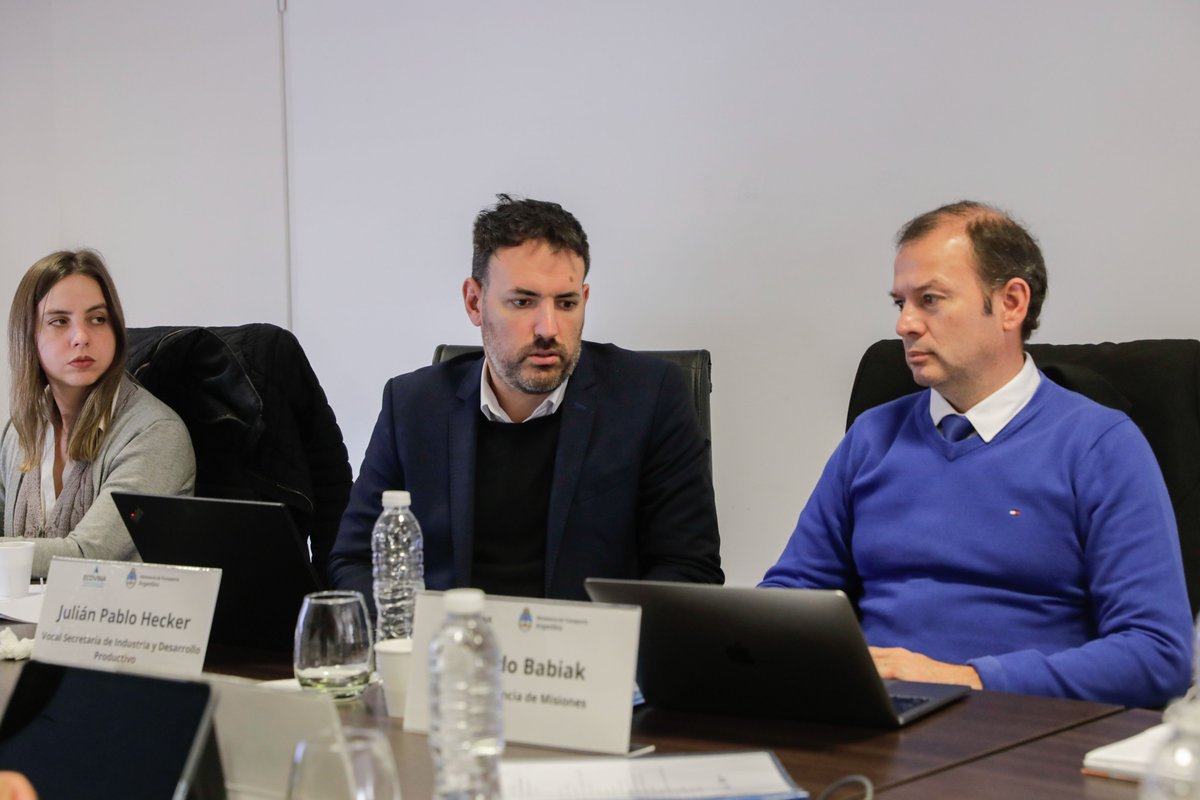 ecovinaarg's tweet photo. Encabezado por su presidente Abel de Manuele, el Consejo Directivo se reunió nuevamente para trabajar con los integrantes de las siete provincias que integran el organismo y del Estado Nacional sobre los diversos temas que correspondían tratar en el orden del día. https://t.co/6DyLJ5hP7l