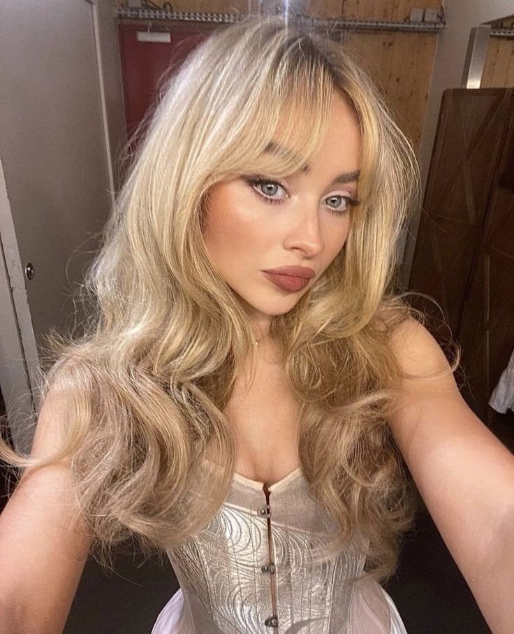 lookinsabrina's tweet photo. sabrina carpenters face card is always a serve https://t.co/DyO1P02Ej9