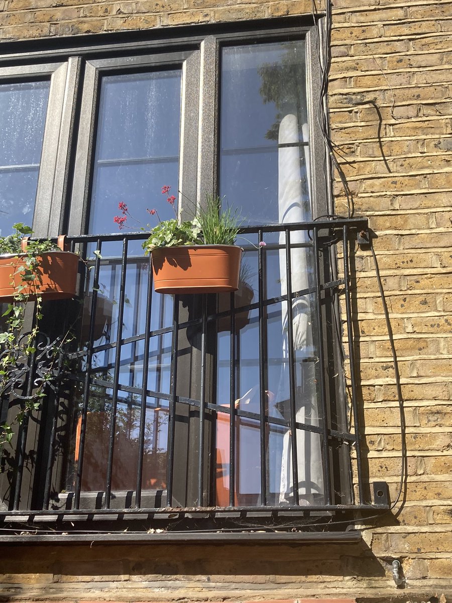 JJelver's tweet photo. @virginmedia interesting approach to connecting your customers. Cutting someone else’s wire and redirecting it to a different flat. 

Suggest you send your engineer back and rectify. https://t.co/X9tPvdH8iP