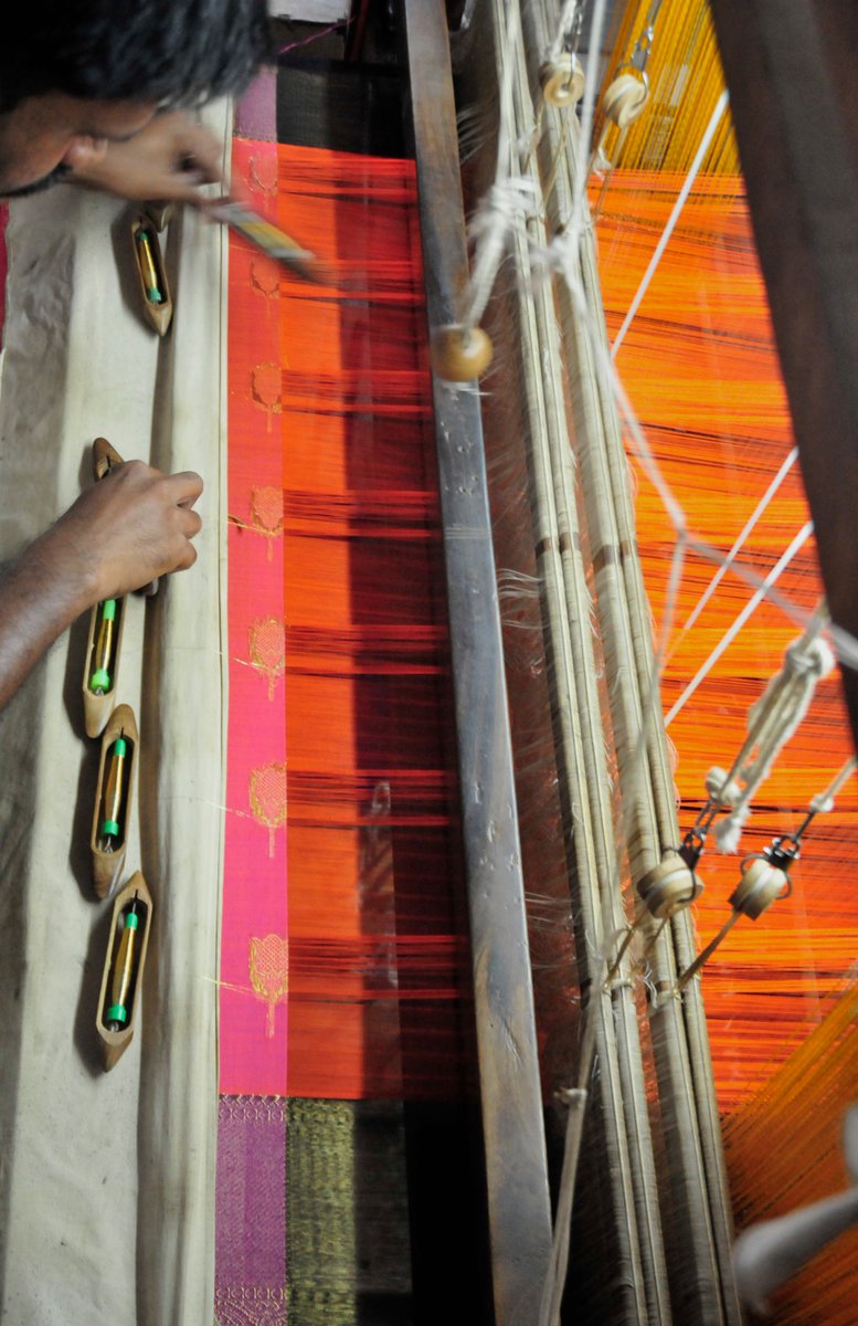 Shrekahnth's tweet photo. In a district, Kadapa, in the southern Indian state of Andhra Pradesh. Nearly 80,000 weaving units employ 300,000 people directly and indirectly. Silk prices and fast fashion had made them vulnerable to migrating and adopting daily wage jobs, leaving their traditional skills. https://t.co/XVLt8lhWAM