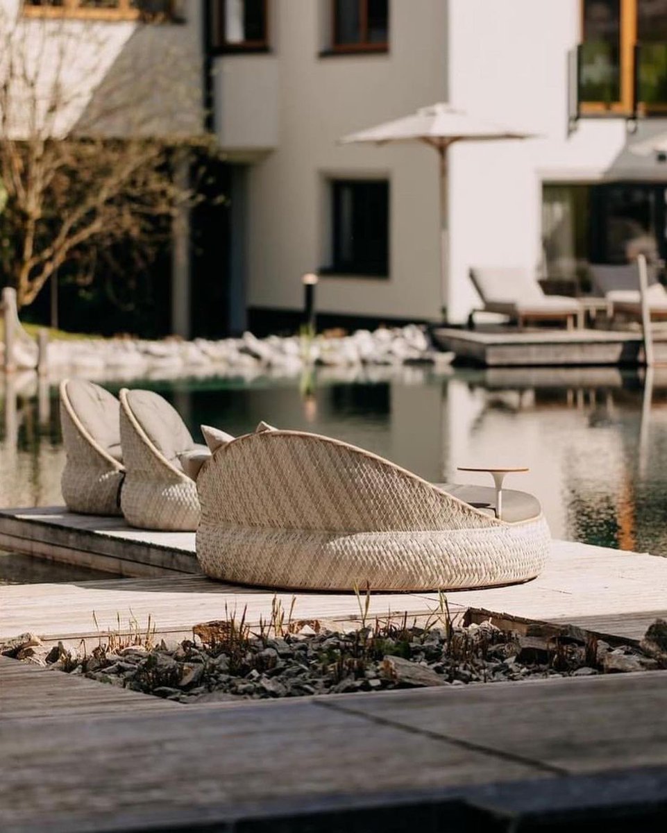 THE_muebles's tweet photo. ¡La galardonada colección Dala de la marca DEDON en proceso! Tejido por maestros artesanos en Filipinas, incluido el sillón Club, el sillón lounge y el diván.
#design #dala #dedon #furniture #outdoor #outdoorfurniture #styling #trend #architect #architecture #designer #designboom https://t.co/YEpGtg88Sj