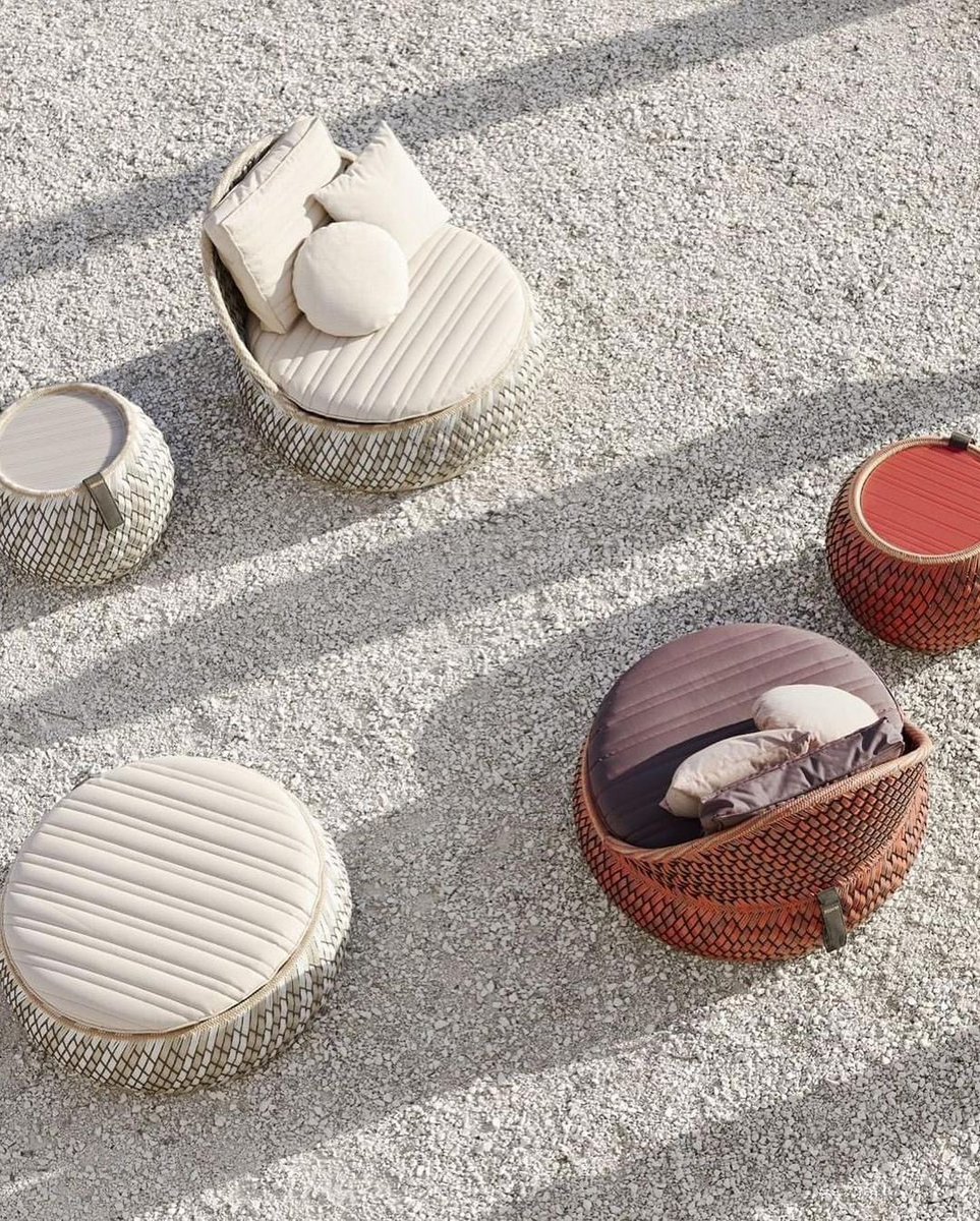 THE_muebles's tweet photo. ¡La galardonada colección Dala de la marca DEDON en proceso! Tejido por maestros artesanos en Filipinas, incluido el sillón Club, el sillón lounge y el diván.
#design #dala #dedon #furniture #outdoor #outdoorfurniture #styling #trend #architect #architecture #designer #designboom https://t.co/YEpGtg88Sj