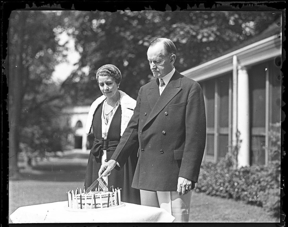This picture looks like it should be narrated by Steven Wright.

“Calvin Coolidge 🇺🇸 lighting his birthday candles. Happy Birthday, Calvin Coolidge.”

@StevenWright 

#POTUS 🎂🎈