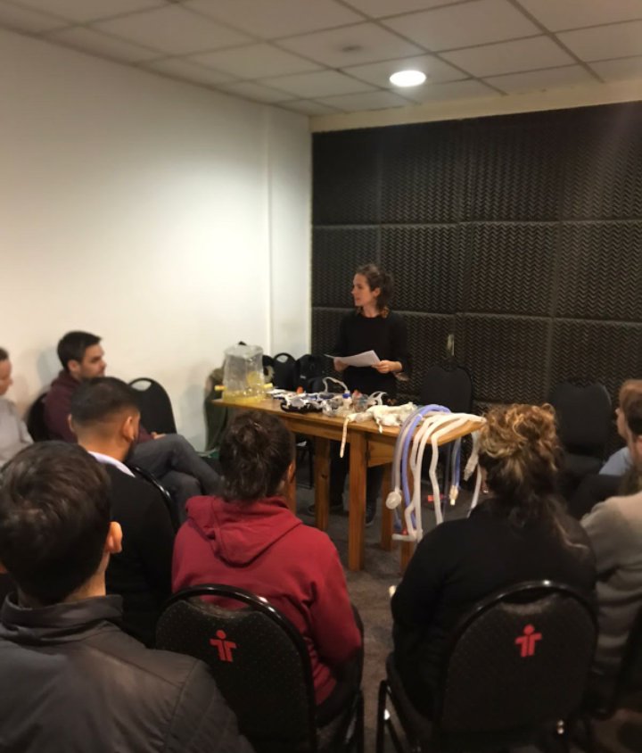 CKISATI's tweet photo. #CSKI
Taller de ¨ventilación no invasiva y terapia de oxígeno a alto flujo¨
🤓Trabajamos en tres estaciones
✔️Interfaces; características técnicas, ventajas y desventajas + actividad con papers
✔️Falla respiratoria; casos clínicos y discusión https://t.co/SZyiPSujzh