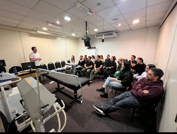 CKISATI's tweet photo. #CSKI
Taller de ¨ventilación no invasiva y terapia de oxígeno a alto flujo¨
🤓Trabajamos en tres estaciones
✔️Interfaces; características técnicas, ventajas y desventajas + actividad con papers
✔️Falla respiratoria; casos clínicos y discusión https://t.co/SZyiPSujzh