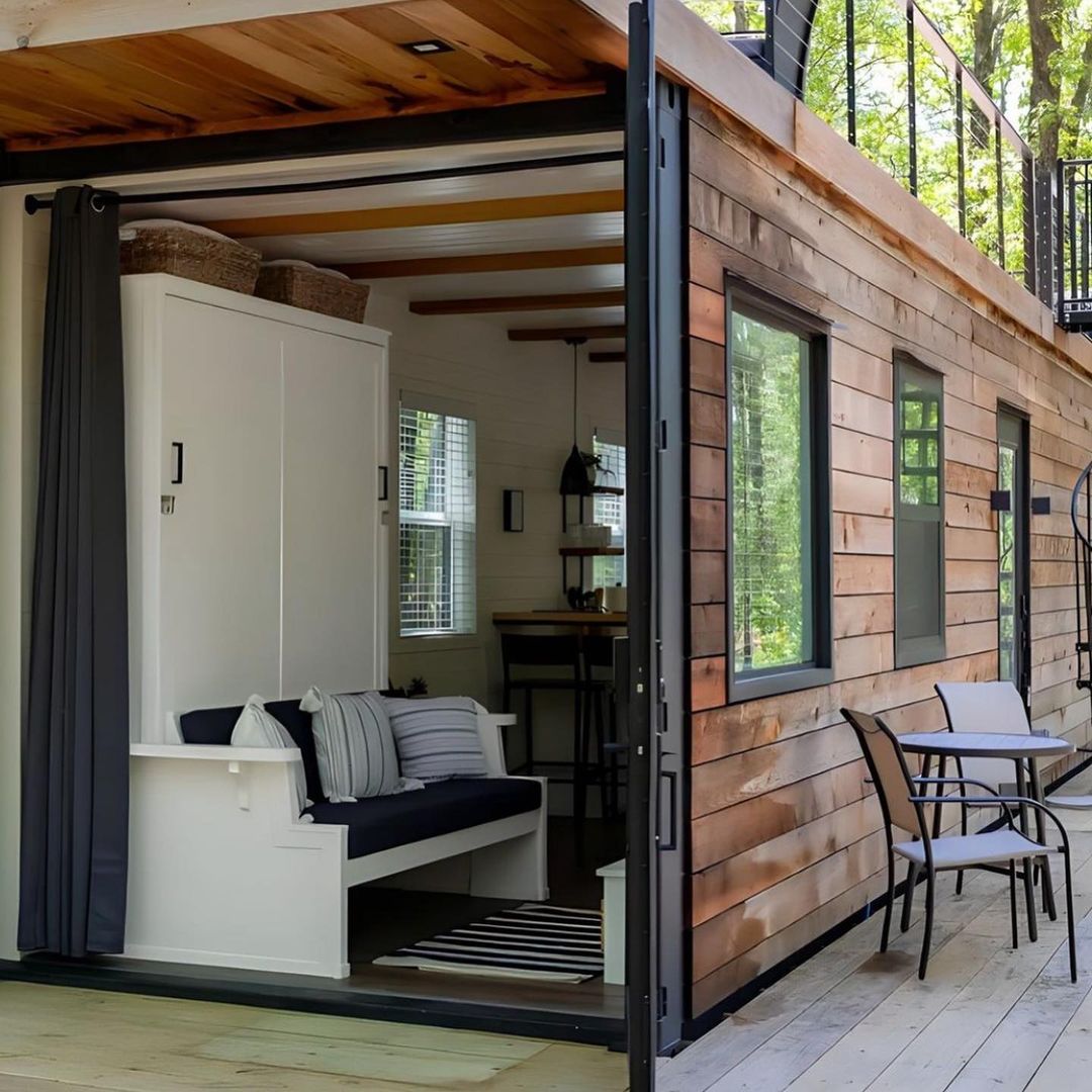Tinyhouse_com's tweet photo. Take a look at this impressive 40' container home and share your thoughts 👇

Via: @containerhomesdaily https://t.co/QaZPvKyPzc
