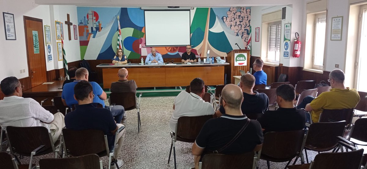 CislTaBr's tweet photo. #7luglio2023 #Brindisi Il Segretario generale della #Ust @gianfr_solazzo avvia i lavori del Coordinamento industria della @CislTaBr #questioniaperte #territorio #TarantoBrindisi #partecipazione #strategie #jtftaranto #occupazione #rioccupazione @CislNazionale @CislPuglia https://t.co/WyigvH2t75