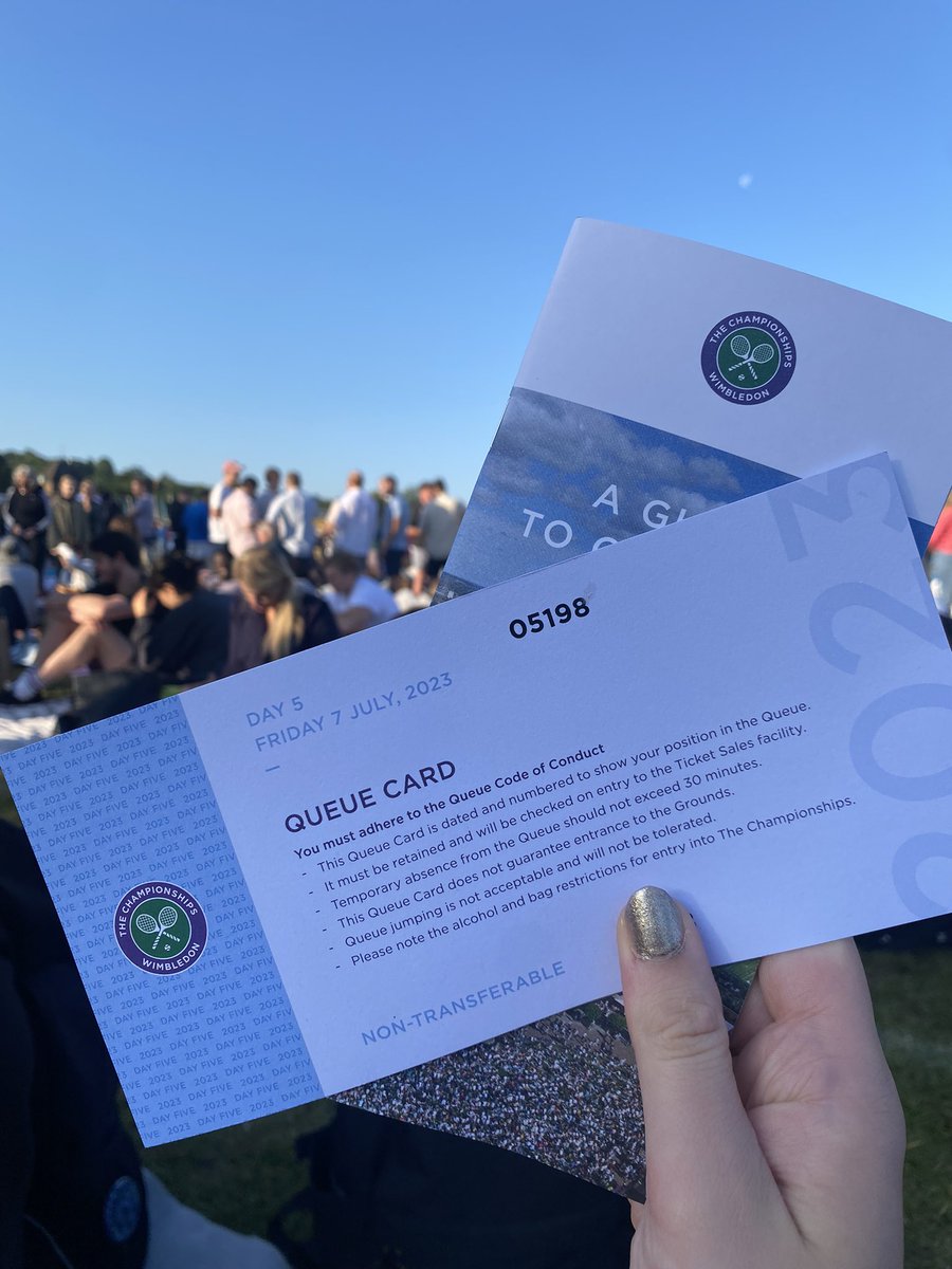 KatieSmall9's tweet photo. @ViewFromTheQ arrived at 6.15am #wimbledonqueue https://t.co/Thcyts7kn5