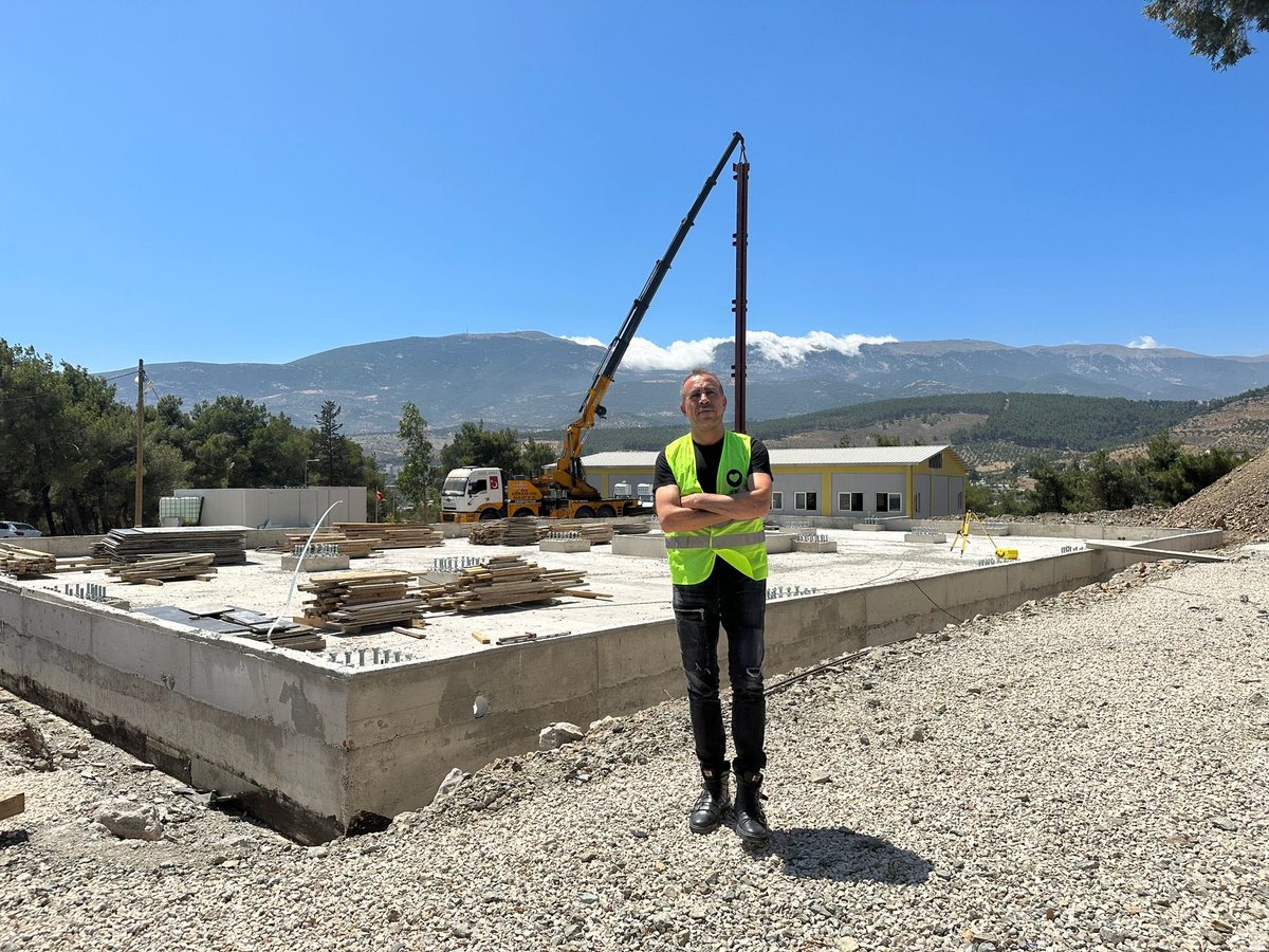 Hatay ve çevresinde öğrenim gören ve aynı zamanda deprem bölgesinde yaşayan üniversite öğrencisi kardeşlerimiz için Hatay’da bir şeyler yapılıyor.
Güzel şeyler.
Yakında açıklayacağım 🙏