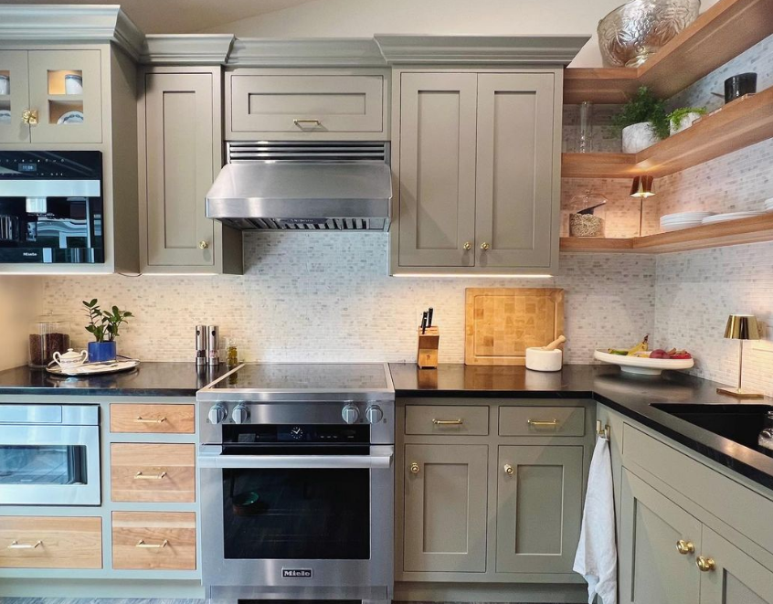 Atlas_Stone_Fab's tweet photo. How gorgeous is this soapstone countertop!? Loving how the black brings some contrast to the space!
Stone: PA Soapstone from Imagine Surfaces
#soapstone #countertops #custom #home #mdhomes #homedecor #homedesign #intertiordesign #inspo #inspiration #quartz #marble #granite https://t.co/cD0COqD0Qk