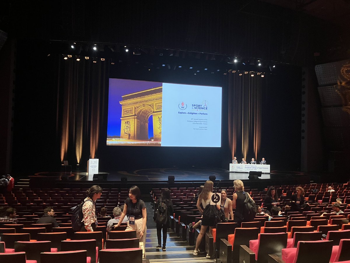 Prof. Lee Machado tweet media