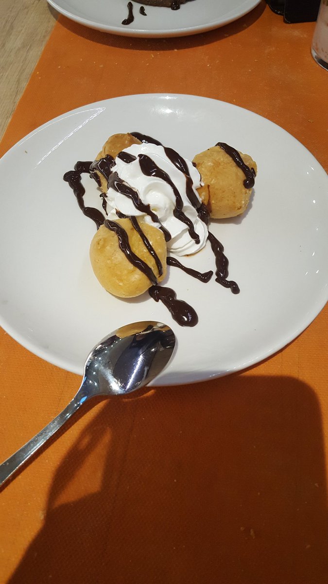 Mertxe_Beriain's tweet photo. Tras comer genial, en el @NAMrestaurantes  de Pamplona. El repostre en casa de mi ama con @Eurosport_ES junto @javierares  @albertocontador  y @eduardochozas 😉💪🏾🚴🏿‍♂️🚴🏿‍♂️🚴🏿‍♂️🚴🏿‍♂️🚴🏿‍♂️❤. Mañana  ajoarrierro con mis herman@s  en casa de la que nos dio la vida y ya no está 😭❤ #TDFF2023 https://t.co/gJnxmL6DCP