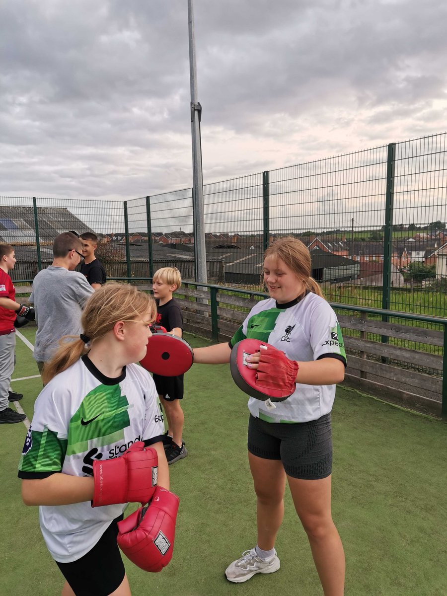 ss_ycc's tweet photo. Over recent few weeks @CommunitiesNI  @cooperationirl  #UnitingCommunities Young Leaders have been upskilled by SSYCC, @OasisYouthNI , @healthy_kidz1  &amp; CI  to plan &amp; deliver Sport, Creative, Social Action and Good relations sessions to 11-15yr olds. Amazing job so far #TBUC #DfC https://t.co/ucI82LPRR9