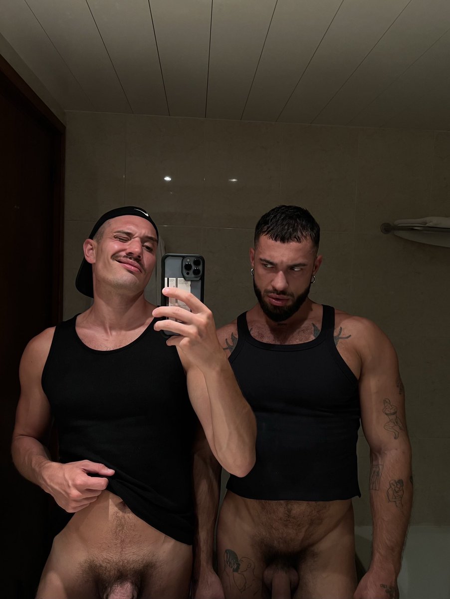 _paypass's tweet photo. Left or right? @nik_fros 🏳️‍🌈 https://t.co/eVrKc1l0OS