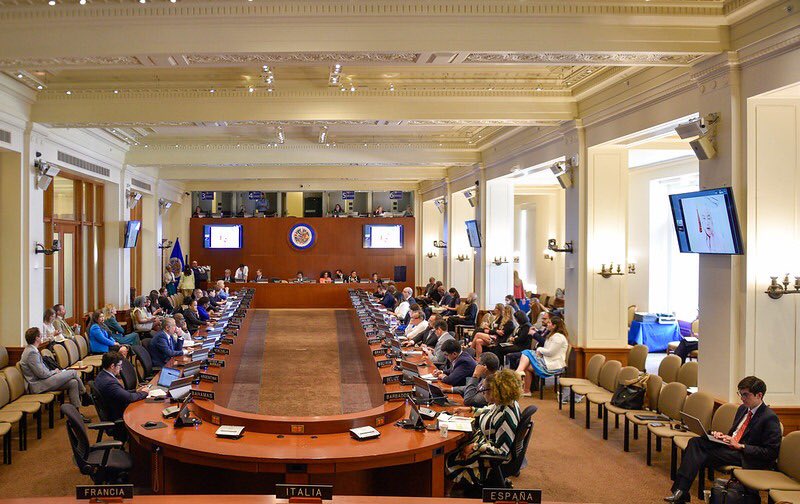 deWindt_IIJS's tweet photo. Hay que construir coaliciones. #iabnf2023 El sector privado, juega un papel central en cerrar la brecha financiera para detener la perdida de la #biodiversidad en los #océanos, y la innovación en manejo de riesgos de naturaleza y #sciencebasedsolutions https://t.co/8fKaIWbcu1