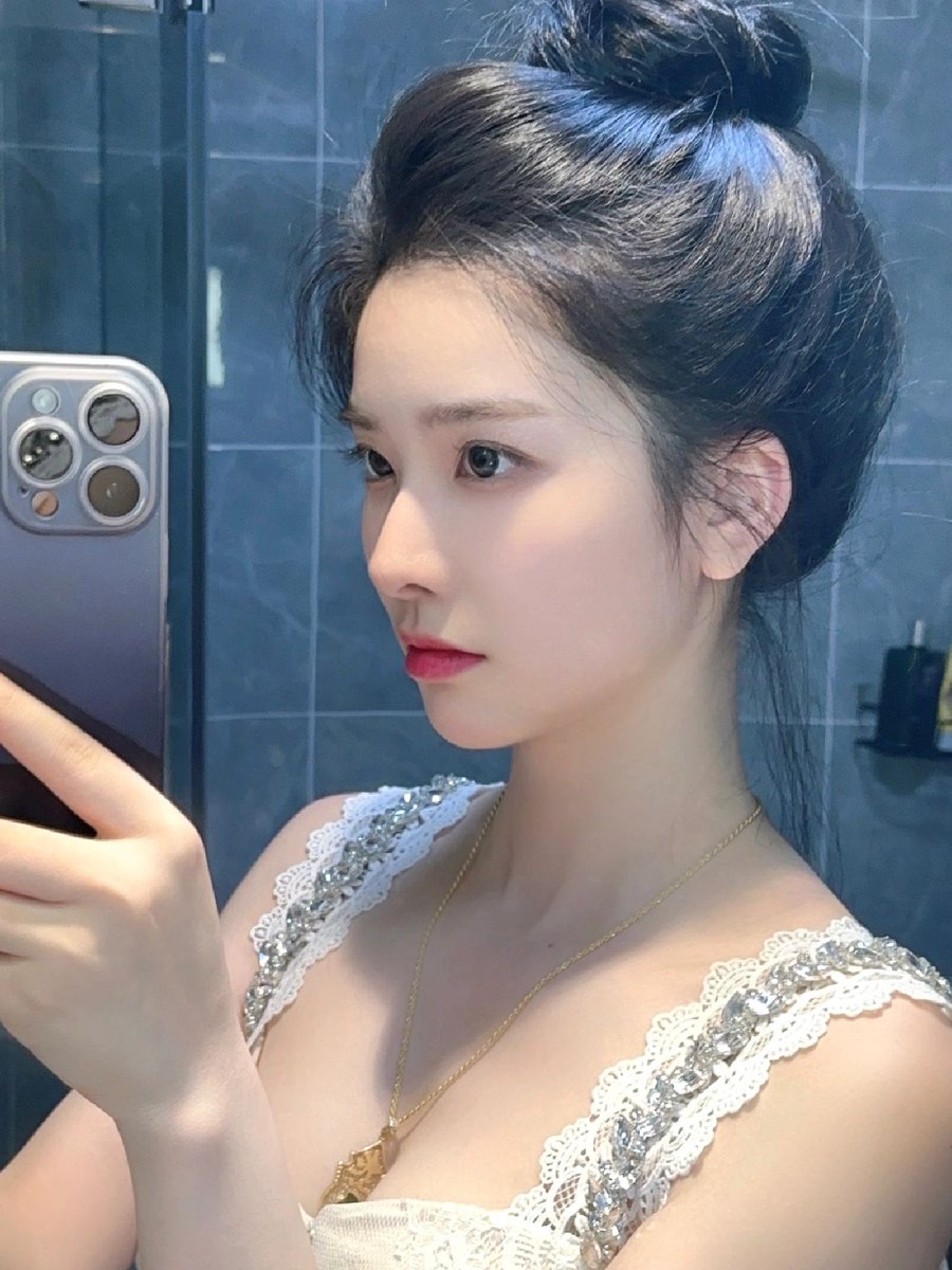 wangzaibibibi's tweet photo. Good night.
睡觉咯，今晚是丸子头哈 https://t.co/zINWbgajSg