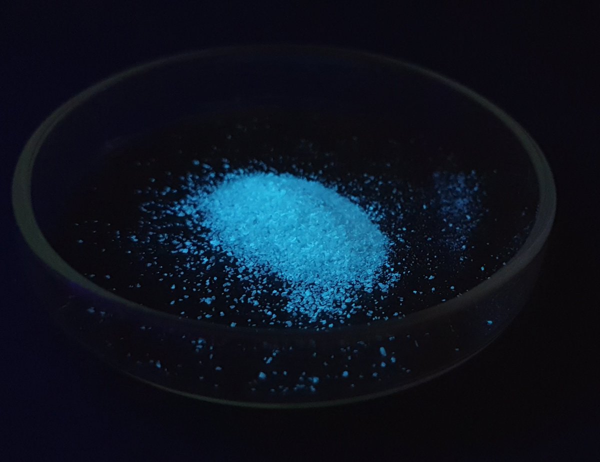 photoactive_Dus's tweet photo. For #FluorescenceFriday we are showing you the luminescence of antimony in an ultraphosphate host. Synthesized by @a_Gorengo https://t.co/lxIWBiPHIl