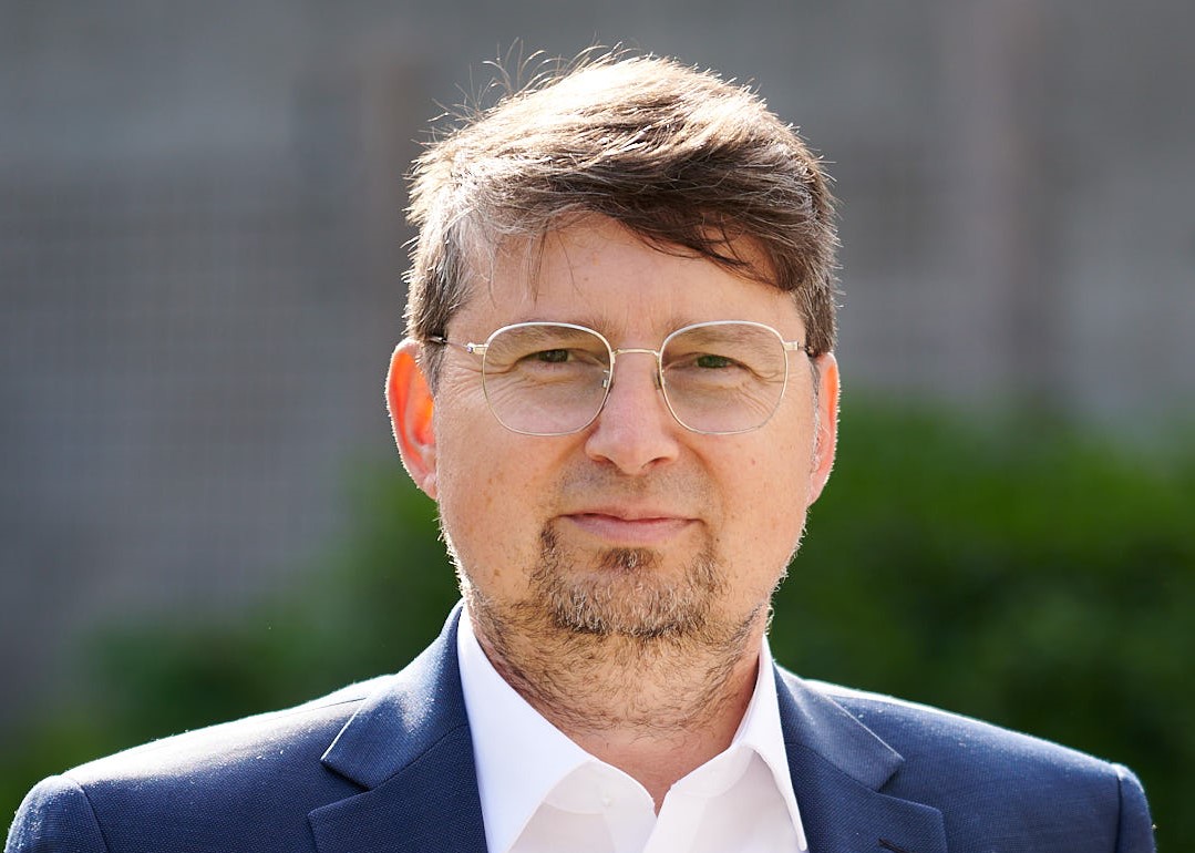 In einer ersten Reaktion begrüßt Dr. Wolfgang Ritter, Vorsitzender des  Bayerischen Hausärzteverbandes, den gestrigen Beschluss des G-BA zur  Ersteinschätzung in Notaufnahmen.
hausaerzte-bayern.de/index.php/aktu…