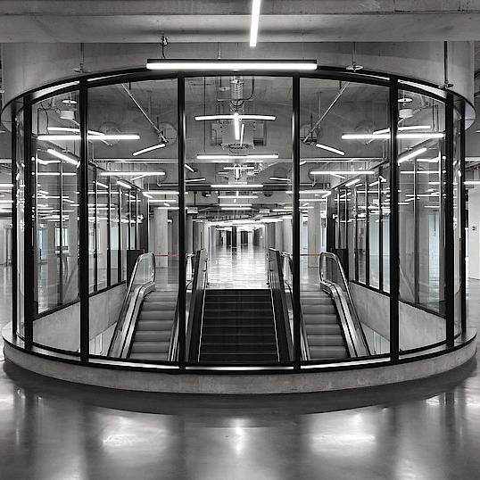schindlergroup's tweet photo. Fraport AG is building Terminal 3 at @Airport_FRA to cope with rising passenger numbers at Germany's biggest airport. Our #escalators and #movingwalks will ensure fast, safe and comfortable routes through the new terminal – but first they had to get in there. https://t.co/kT9bNKkGsZ