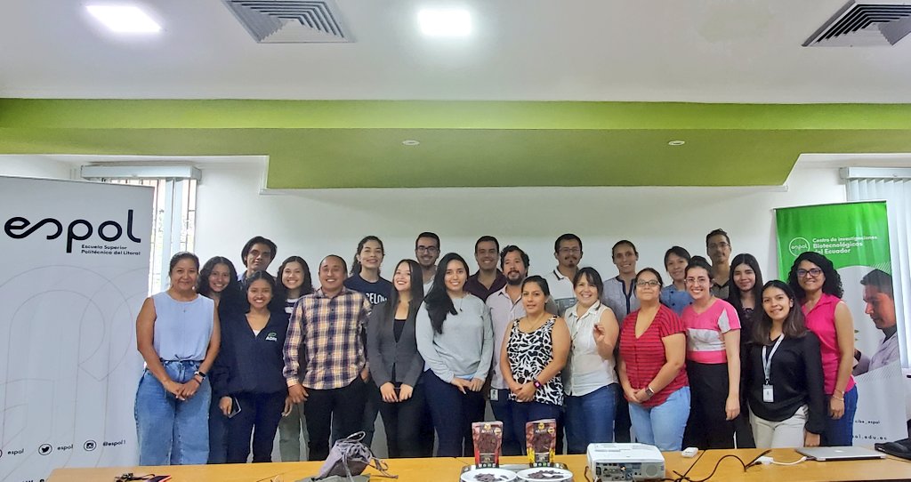 cibe_espol's tweet photo. 🍫🌱Hoy, en el Día Mundial del Cacao, honramos a nuestro panel de futuros catadores de fino aroma, quienes han sido seleccionados rigurosamente para formarse en los matices más exquisitos de chocolate en @espol 
Una estupenda colaboración entre @espolfimcp &amp; #CIBE 🤝��️ https://t.co/Q8cU2HmUaT