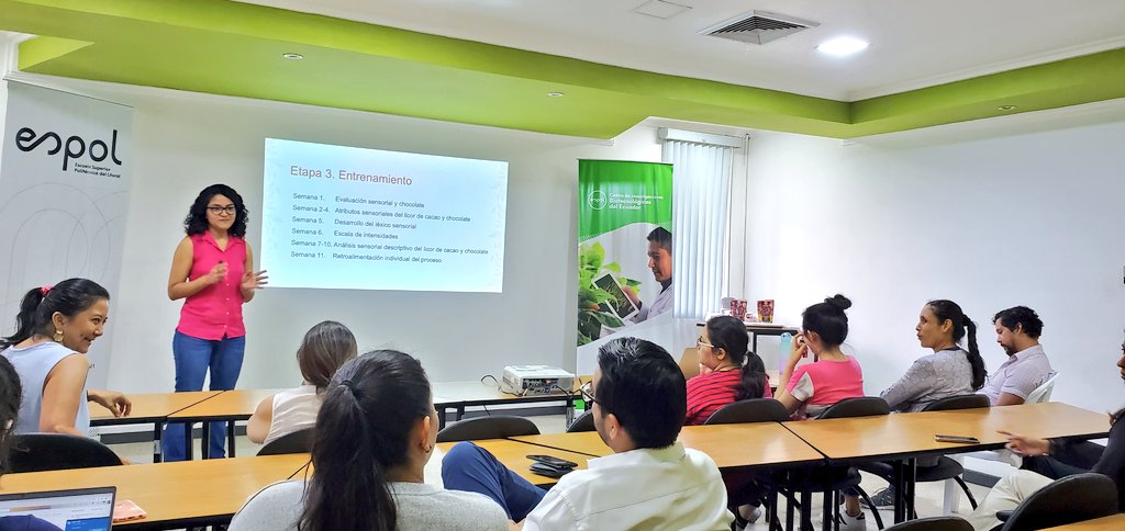cibe_espol's tweet photo. 🍫🌱Hoy, en el Día Mundial del Cacao, honramos a nuestro panel de futuros catadores de fino aroma, quienes han sido seleccionados rigurosamente para formarse en los matices más exquisitos de chocolate en @espol 
Una estupenda colaboración entre @espolfimcp &amp; #CIBE 🤝��️ https://t.co/Q8cU2HmUaT