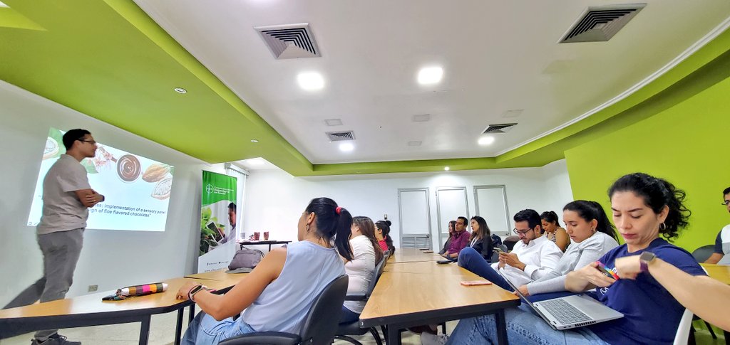 cibe_espol's tweet photo. 🍫🌱Hoy, en el Día Mundial del Cacao, honramos a nuestro panel de futuros catadores de fino aroma, quienes han sido seleccionados rigurosamente para formarse en los matices más exquisitos de chocolate en @espol 
Una estupenda colaboración entre @espolfimcp &amp; #CIBE 🤝��️ https://t.co/Q8cU2HmUaT