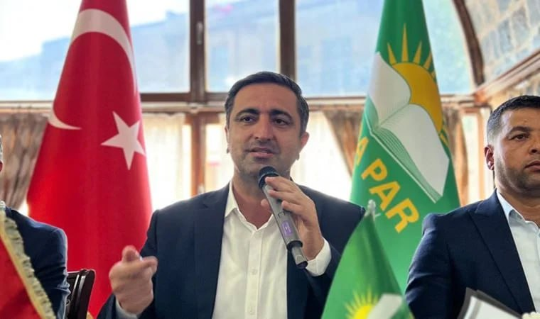 Dogruhaber's tweet photo. 🗣 HÜDA PAR Sözcüsü ve Batman Milletvekili Serkan Ramanlı: "Ekonominin düzelmesi için adımlar atılmalıdır ama bunu vergi artışları üzerinden yaparken zengine ve yoksula eşit yük yüklemek adalet değildir. Az kazanandan az, çok kazanandan çok vergi alınmalıdır." https://t.co/hEV6nQhqPu