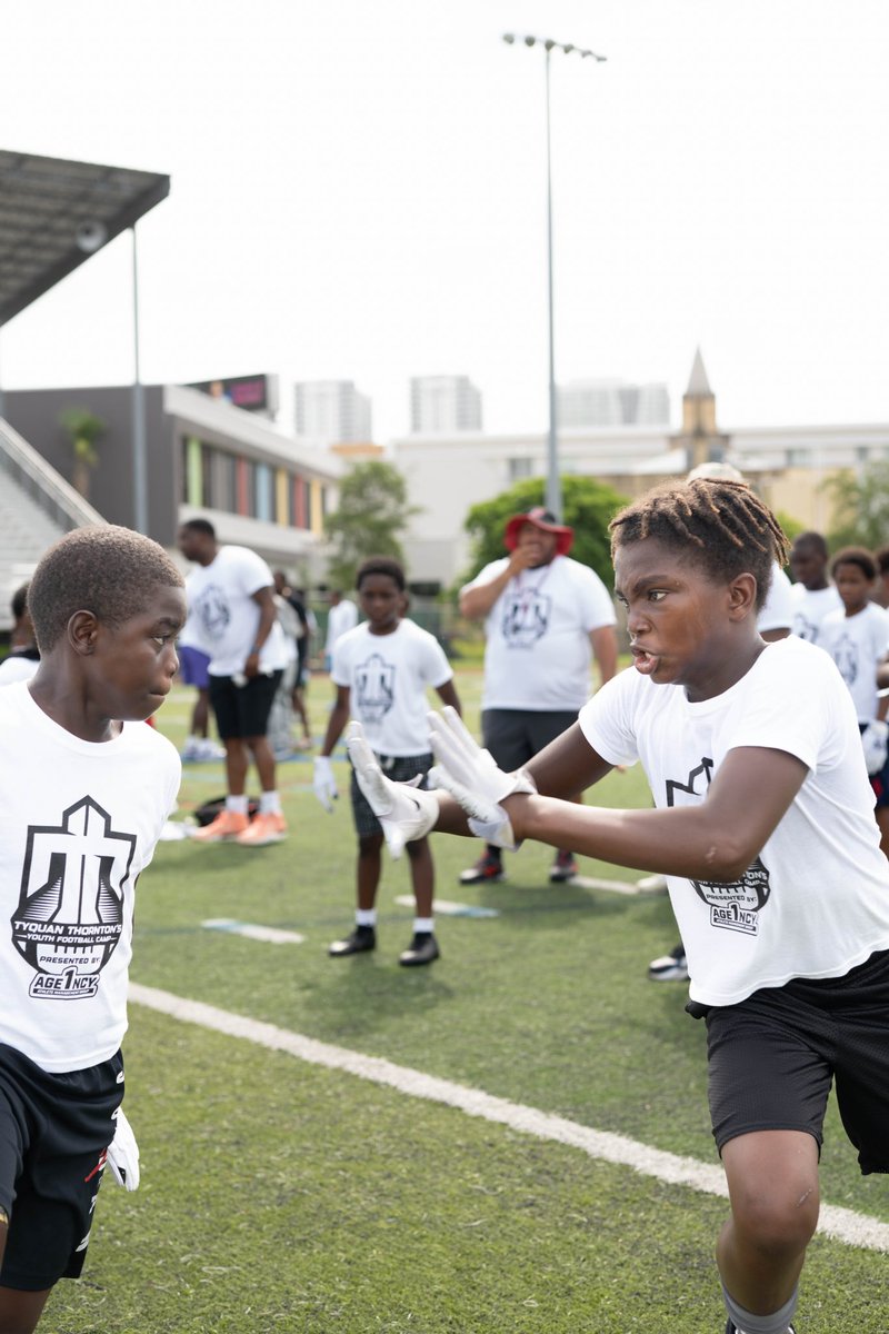 DirtyLenzMG's tweet photo. @Humble_Ty19 Youth Football Camp
__

#dlmgllc #dirtylenzmg #browardphotographer #palmbeachphotographer #westpalmphotographer #miamiphotographer #dadephotographer #southfloridaphotographer #floridaphotographer #youthfootball #football #tyquanthornton https://t.co/D92ti6syfR