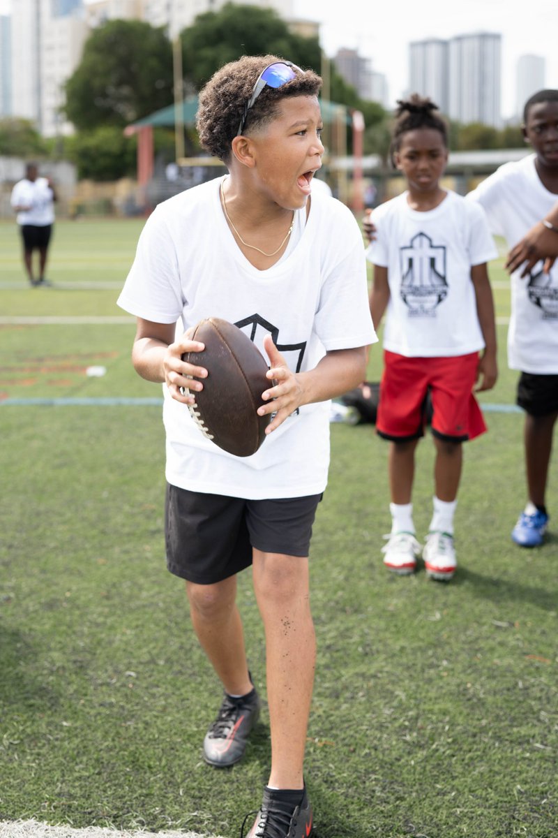 DirtyLenzMG's tweet photo. @Humble_Ty19 Youth Football Camp
__

#dlmgllc #dirtylenzmg #browardphotographer #palmbeachphotographer #westpalmphotographer #miamiphotographer #dadephotographer #southfloridaphotographer #floridaphotographer #youthfootball #football #tyquanthornton https://t.co/D92ti6syfR