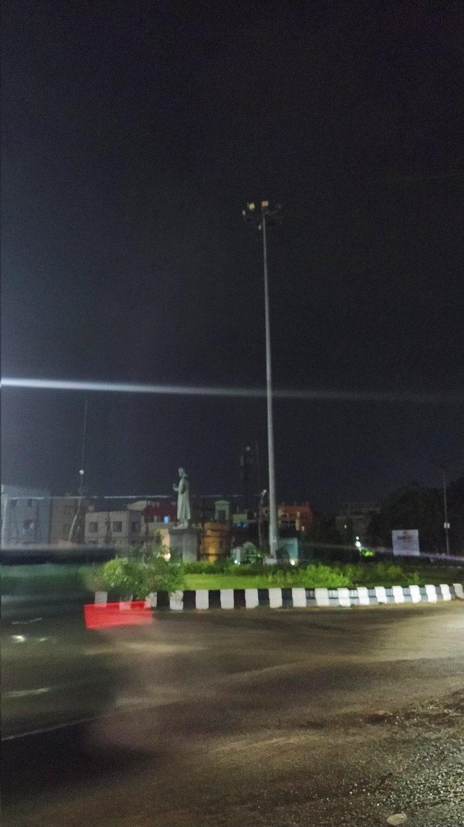 AdityaSharmaOD's tweet photo. Sincere attention of authorities regarding the light issues faced by several shiv devotees/bolbam/kawariyas crossing the Madhusudan Setu, Cuttack. Due to lack of road lights the travel by walk is getting very risky and dangerous as there is a rush of heavy vehicles on the Bridge. https://t.co/uWzGhRzGHL