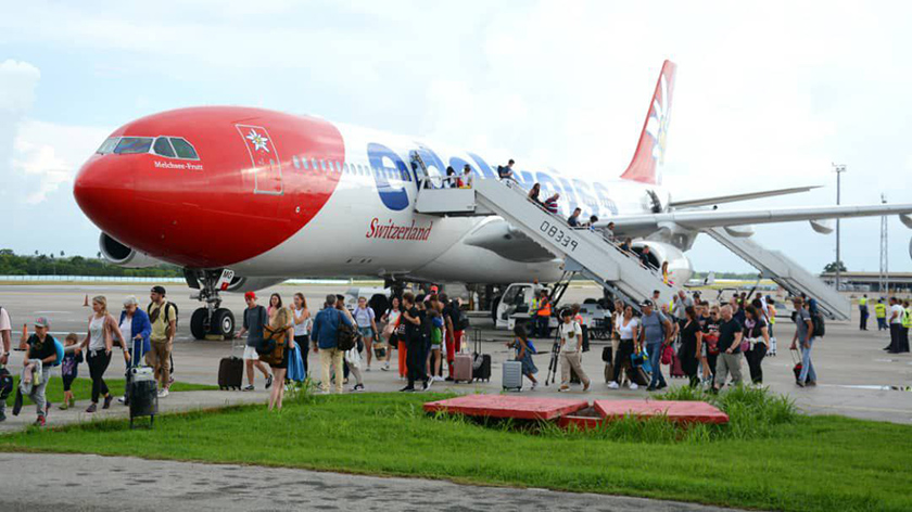 MinturCuba's tweet photo. Vuelo inaugural con destino La Habana de la  aerolínea suiza Edelweiss, con la ruta Zurich-Habana-Zurich. Suiza se encuentra   entre los países con mayores volúmenes de emisión de turistas a Cuba.  #Cuba #CubaUnica  Más información aquí: https://t.co/QfpkvpkcRm https://t.co/sLqMp2g4Hf