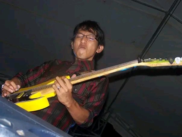 Momokyara1996's tweet image. アルテミスが家族になったので、歌姫の才能を探しているのですが、実はそこが私が有名なアラブ首長国連邦の歌手に捧げられた場所です、彼によって目撃者です、元歌手によって学校の子供たちに祝福されました 「Unnamed Fairy Tales」
#waliband #parawali