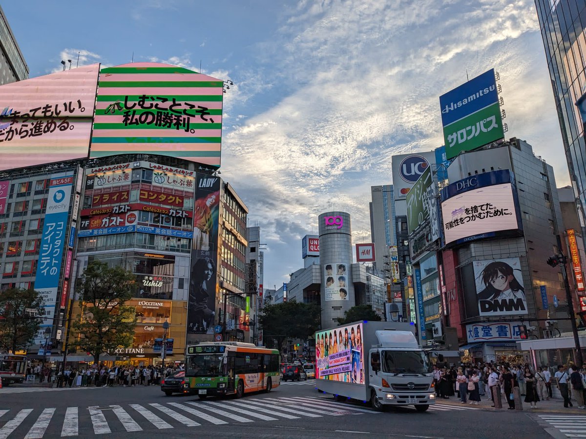 Beket_Aten's tweet image. Sayonara Japan 🇯🇵 It&apos;s been a bonkers (and v dreamy) trip full of culture, neon, and sushi!

Highlights were seeing dear colleagues after many years, having over 200 students attend my lectures, &amp;amp; meeting new friends. Thank you again @UCL_Global for this incredible opportunity!